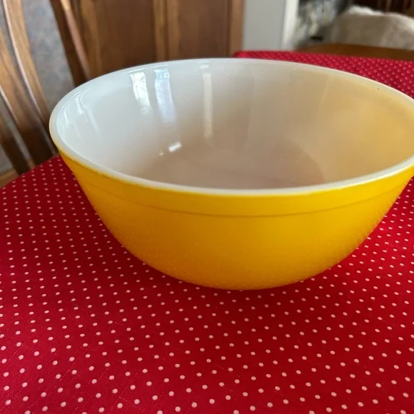 Vibrant Pyrex Mixing Bowl Set - Picture 3 of 8
